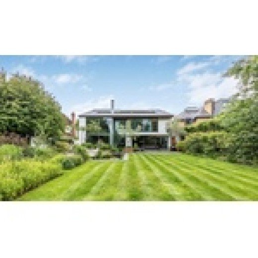 Contemporary London home of exceptional design in prime SW15